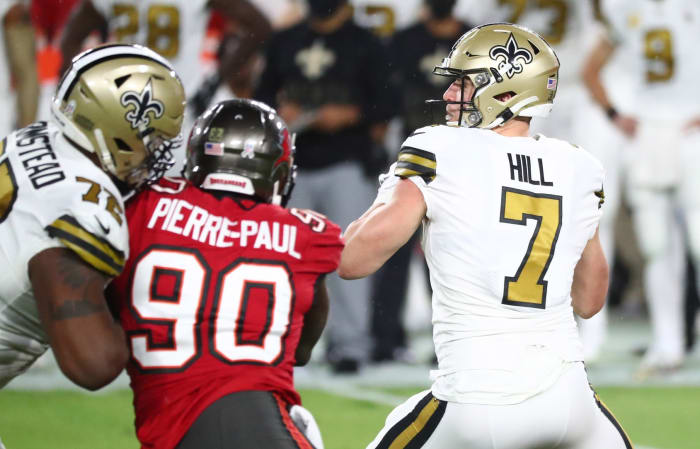 New Orleans Saints Taysom Hill (7) drops back to pass against the Tampa Bay Buccaneers. Mandatory Credit: Kim Klement-USA TODAY